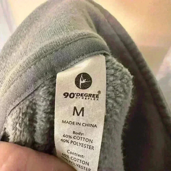 Women’s 3/4 zip sweatshirt it’s a blue/gray color. Women’s size medium. - Picture 7 of 7